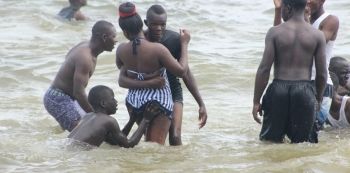 Horny Dudes Go Wild At Zzina Fest, CHEW Babes In Water
