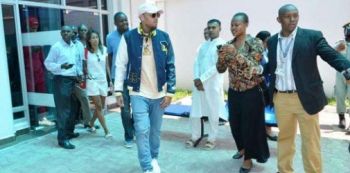Allegations: Chris Brown smashes fan’s phone in Mombasa