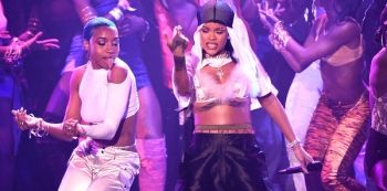 Rihanna: VMAs 2016 Performance Video - Watch Now!