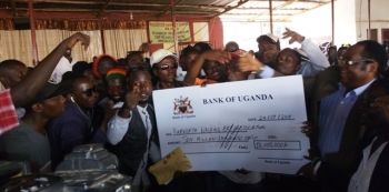 Museveni Cash divides Ghetto Youths