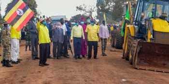 Residents of Bulambuli Decry poor state of roads as President Museveni commissions 92 km Muyembe-Nakapiripirit road