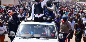 Kyagulanyi welcomed by crowds in Iganga ahead of Namisindwa campaign rally
