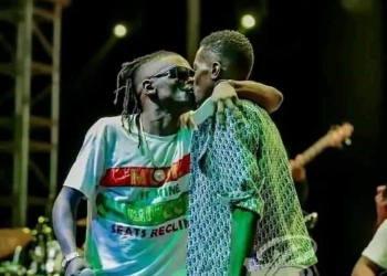 Chameleone Kissing Weasel is very okay - Lynda Ddane 
