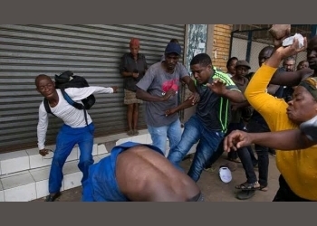 Security guard lynched by angry mob for shooting civillian