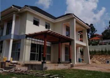Chameleone shows off a new house