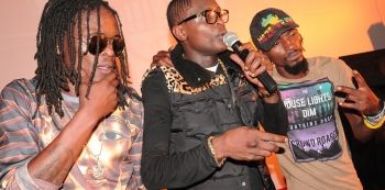 Download: Chameleone, Radio & Weasel - Hallo