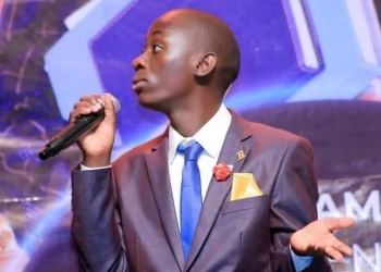 Comedian Dr. T. Amale Faces Angry Crowd, Thrown Off Stage