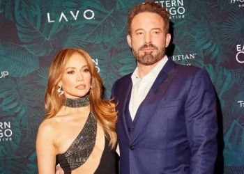 Jennifer Lopez files for divorce from Ben Affleck