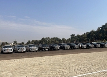 Government gifts new cars to Cultural Leaders