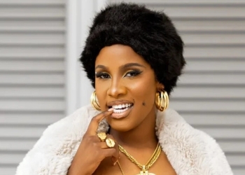 I prefer being bonked at my place - Evelyn Mic