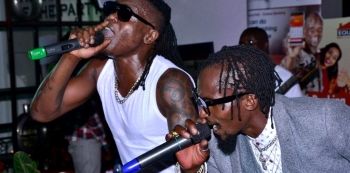Radio and Weasel Thrills Fans At Unplugged