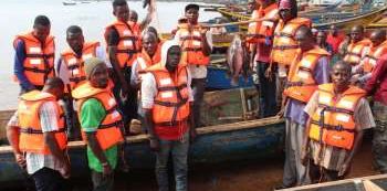 Fortebet Aides Kiyindi Fishermen With Life Jackets