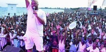 Masses Storm Dj Nimrod's All White Singles Party