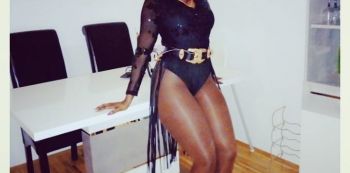 Fille Parades Succulent Thighs