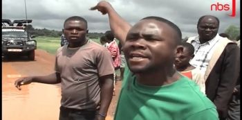Running Battles as Police engages Protesters on Mbale Tirinyi Road