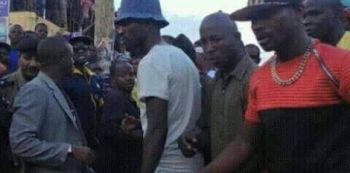 Bobi Wine Calms Down Blood Thirsty Bwaise Residents. (Photo)