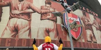 Photos: Ykee Benda Finally Meets &lsquo;Thierry Henry&rsquo; At Emirates Stadium