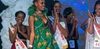 Model Charlotte Kyohairwe to catwalk at Ekyooto Ha Mpango Fashion show 
