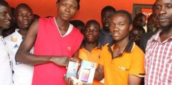 Fortebet Gifts Bweyale, Kigumba, Kamdin, Karuma With Phones, Jerseys, T-shirts And Caps