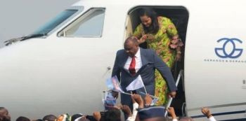 Congolese Crowds welcome ex-warlord Jean-Pierre Bemba back home