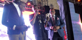 Video: Chameleone Wins Legendary Music Award