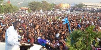Besigye Heads to Ibanda and Kiruhura After Massive Rally In Masaka
