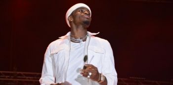 Video: Zari Fans Disrupt Diamond Platnumz performance Demanding Apology!