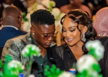 Shakib Defends Zari Amid Facelift Backlash