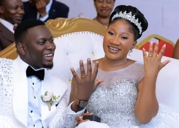 Women are seducing my husband - Chosen Becky