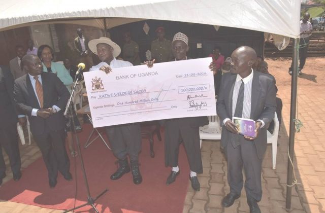 Museveni Donates 100 Million Shillings to SACCOs - Photos