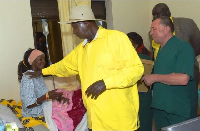 President Museveni visits Phina Mugerwa  in hospital