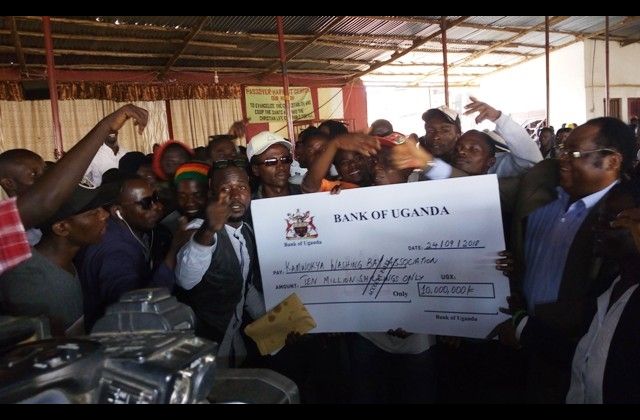 Museveni Cash divides Ghetto Youths