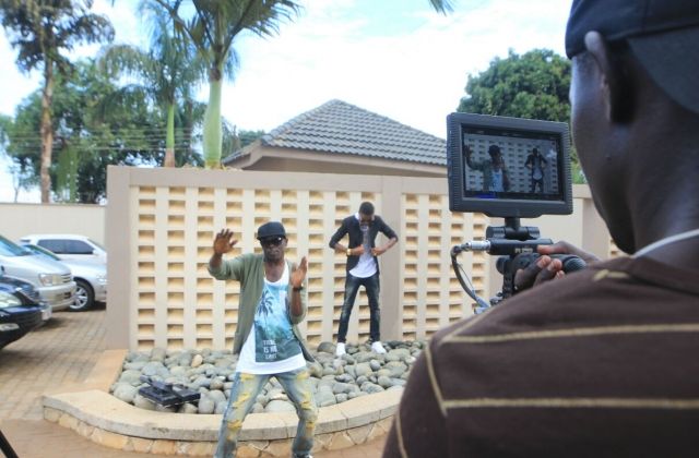 Photos: How King Saha & Critical’s “Odabisa” Video Shoot Went Down.