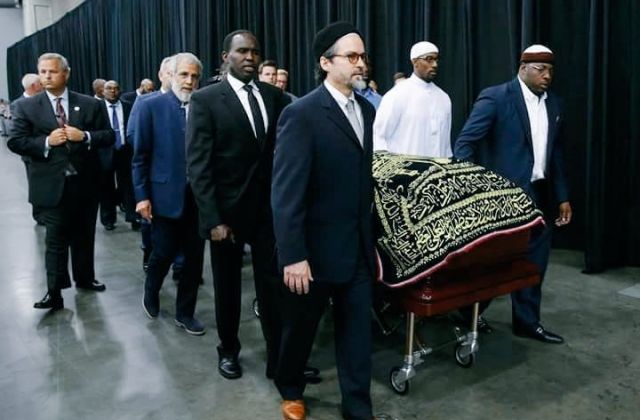 Thousands gather for Muslim funeral honoring Muhammad Ali