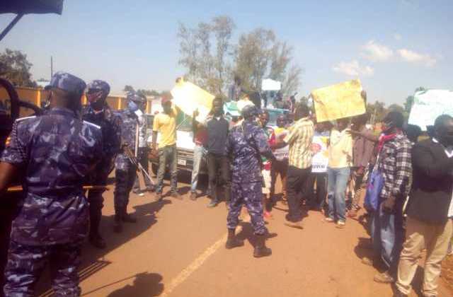 Teargas rocks Bunyangabu as police attempted to separate NRM & FDC supporters