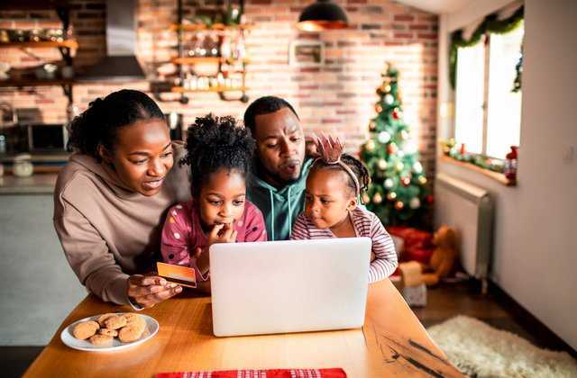 Want to Keep Your Holiday Spending in Check? Here are 5 Awesome Tips
