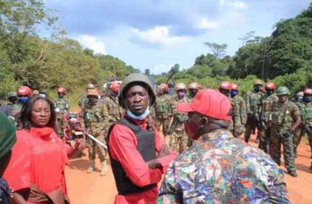 Kyagulanyi being driven to Magele after being airlifted from Kalangala