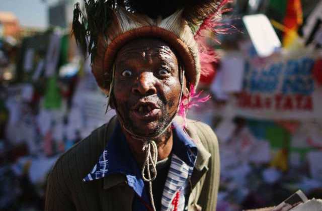 Witch doctor sent to hell by angry mob for attempting to exhume grave for rituals