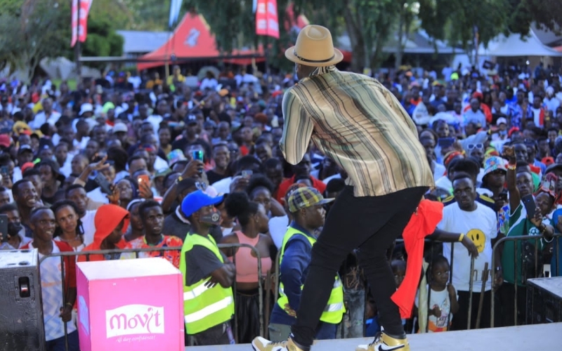Chameleone and top musicians thrill fans at Galaxy FM’s Zzina Beach Carnival 