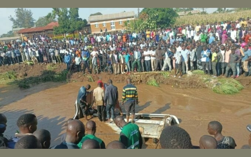 Government distributes food relief to Mbale floods victims