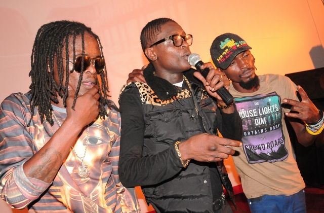 Download: Chameleone, Radio & Weasel - Hallo