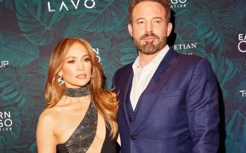 Jennifer Lopez files for divorce from Ben Affleck