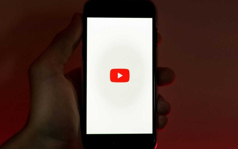 YouTube testing new ‘Play something’ button to keep you watching