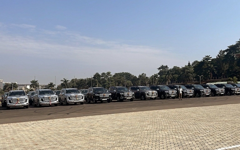 Government gifts new cars to Cultural Leaders