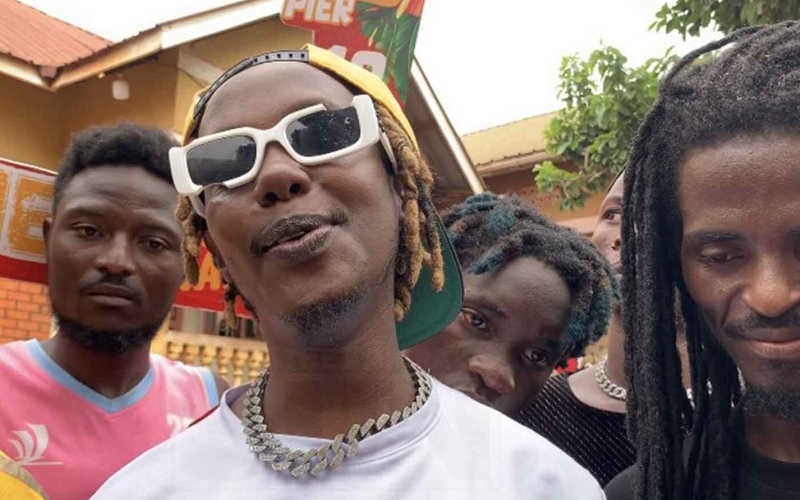 Abandon Gangs - Feffe Bussi Urges Fellow Musicians