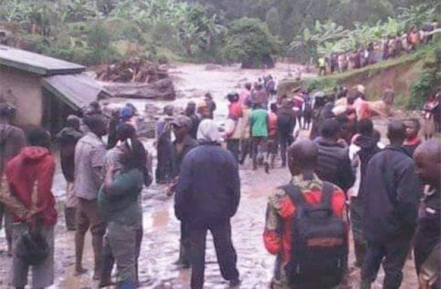Bududa Landslides death toll hits 40, Residents transporting bodies on Boda boda