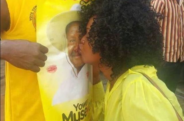 Zuena ‘Kisses’ President Museveni .... Bebe Cool Is Happy!