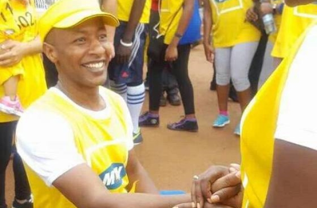 Man Proposes To His Fiancé In The Middle Of The MTN Marathon