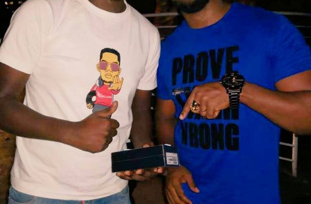 Bebe Cool Finally Gifts Dj Aludah With Promised iPhone X