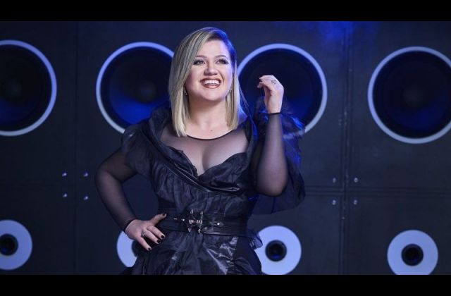 Kelly Clarkson to Host the 2019 Billboard Music Awards